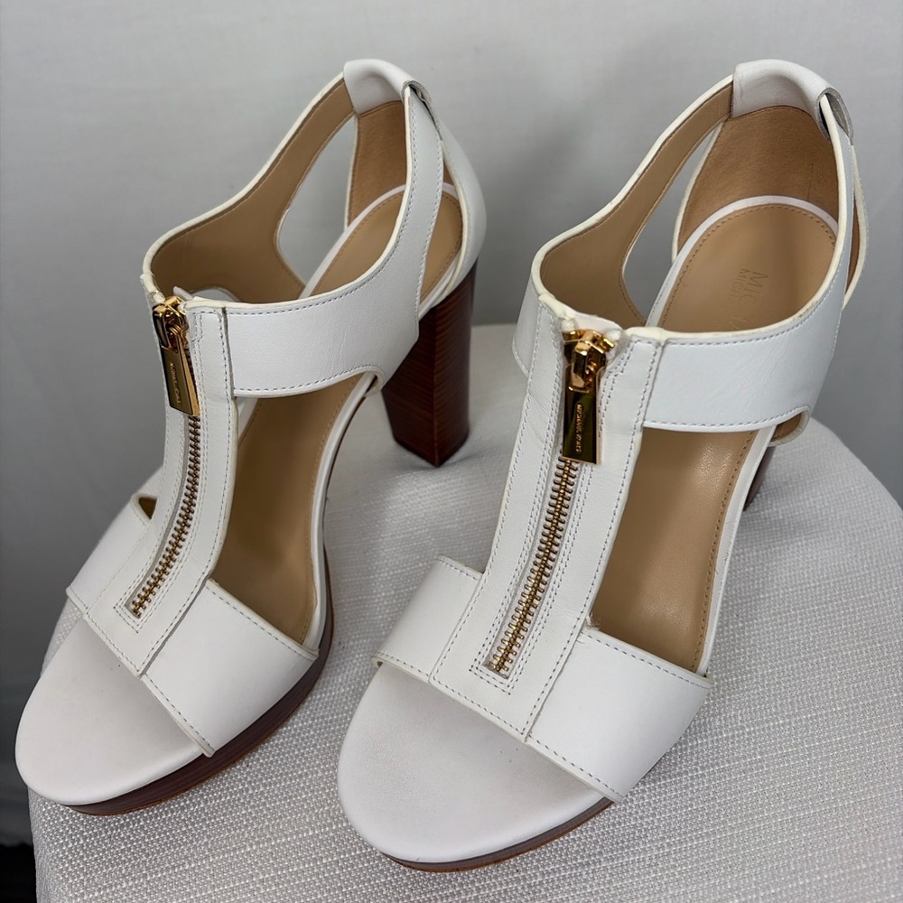 Michael Kors White Leather Front Zip Block Heel Sandals women’s Size 8(B93)”✨
